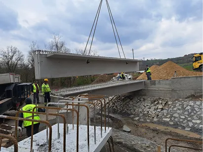 Izrada mosta — montaža AB elemenata u Voljavči
